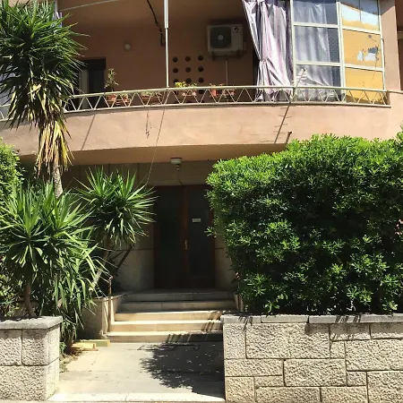 Maya Apartment
