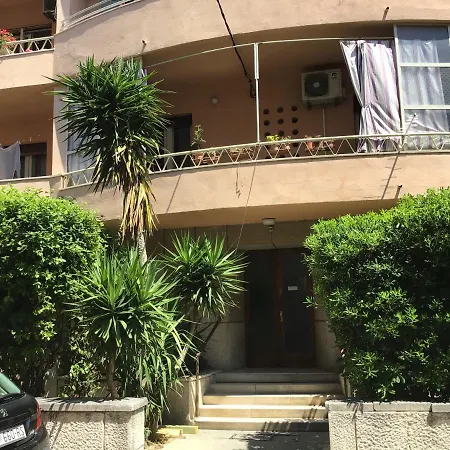 Maya Apartment Split